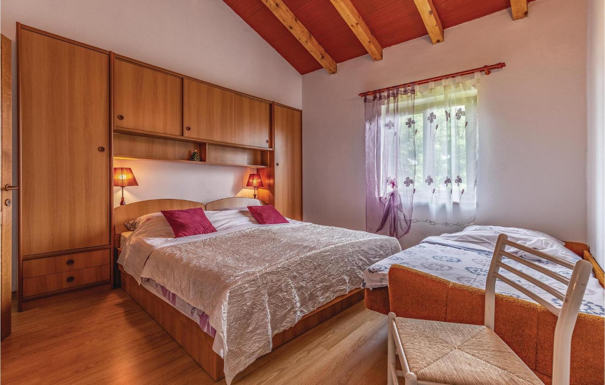 2 Bedroom Amazing Home In Rakotule Εξωτερικό φωτογραφία