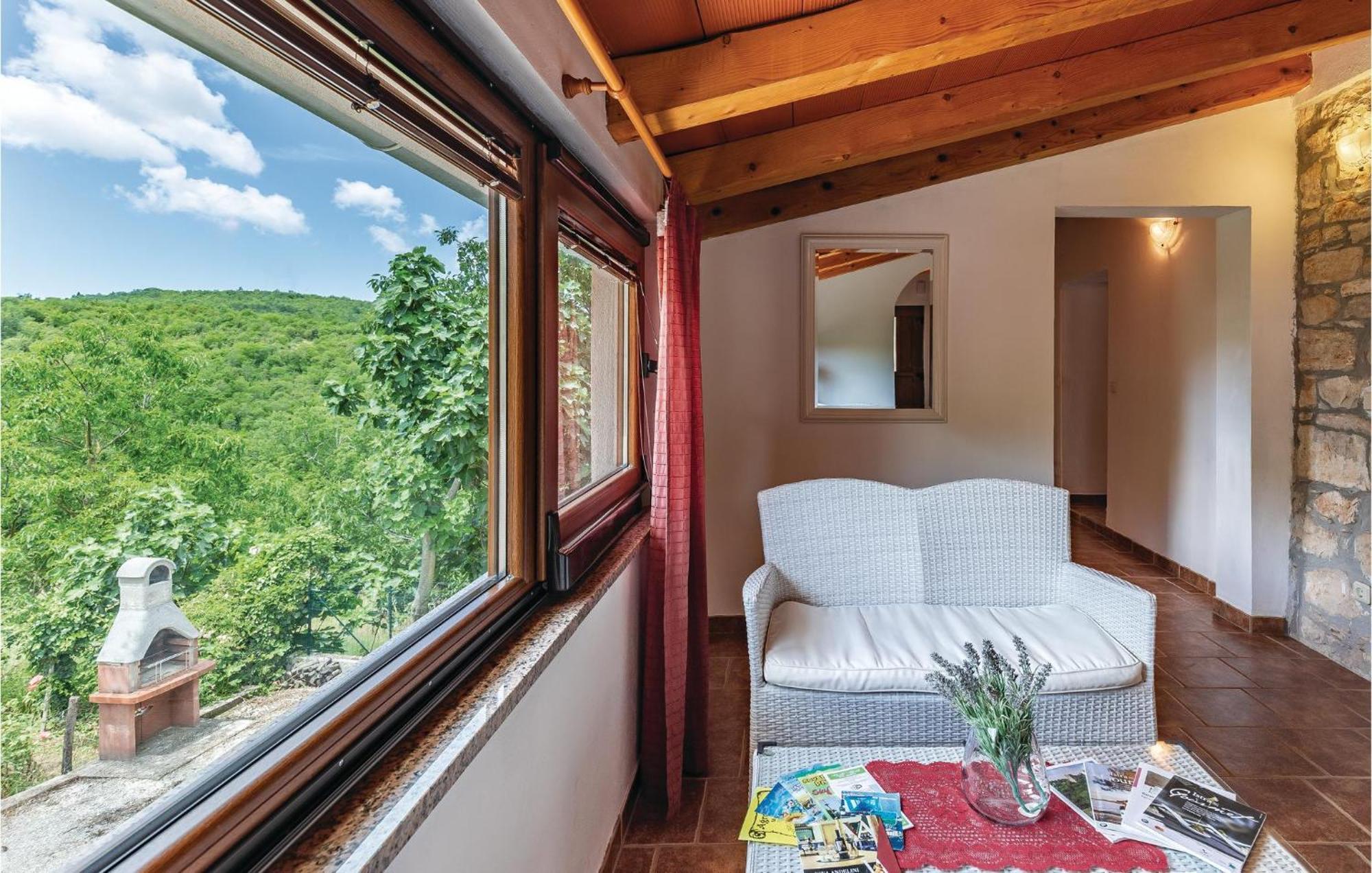 2 Bedroom Amazing Home In Rakotule Εξωτερικό φωτογραφία