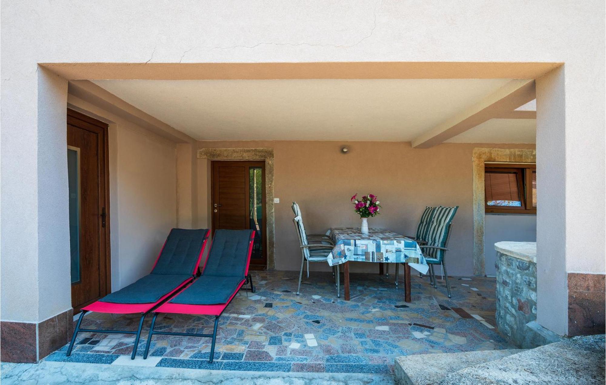 2 Bedroom Amazing Home In Rakotule Εξωτερικό φωτογραφία