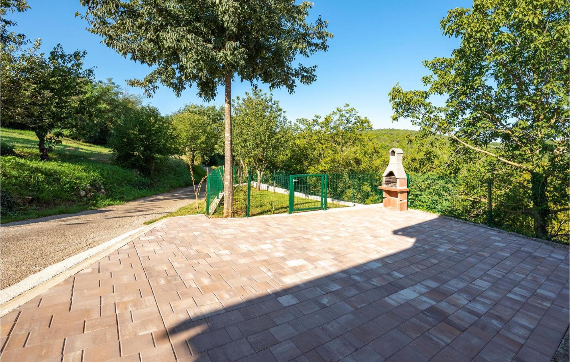 2 Bedroom Amazing Home In Rakotule Εξωτερικό φωτογραφία
